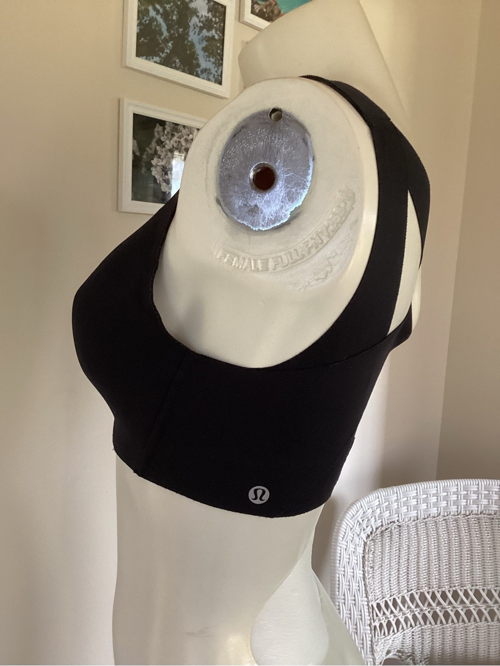 Lululemon Athletica Sports Bra. See photo for flaw.🌹 - Picture 6 of 11